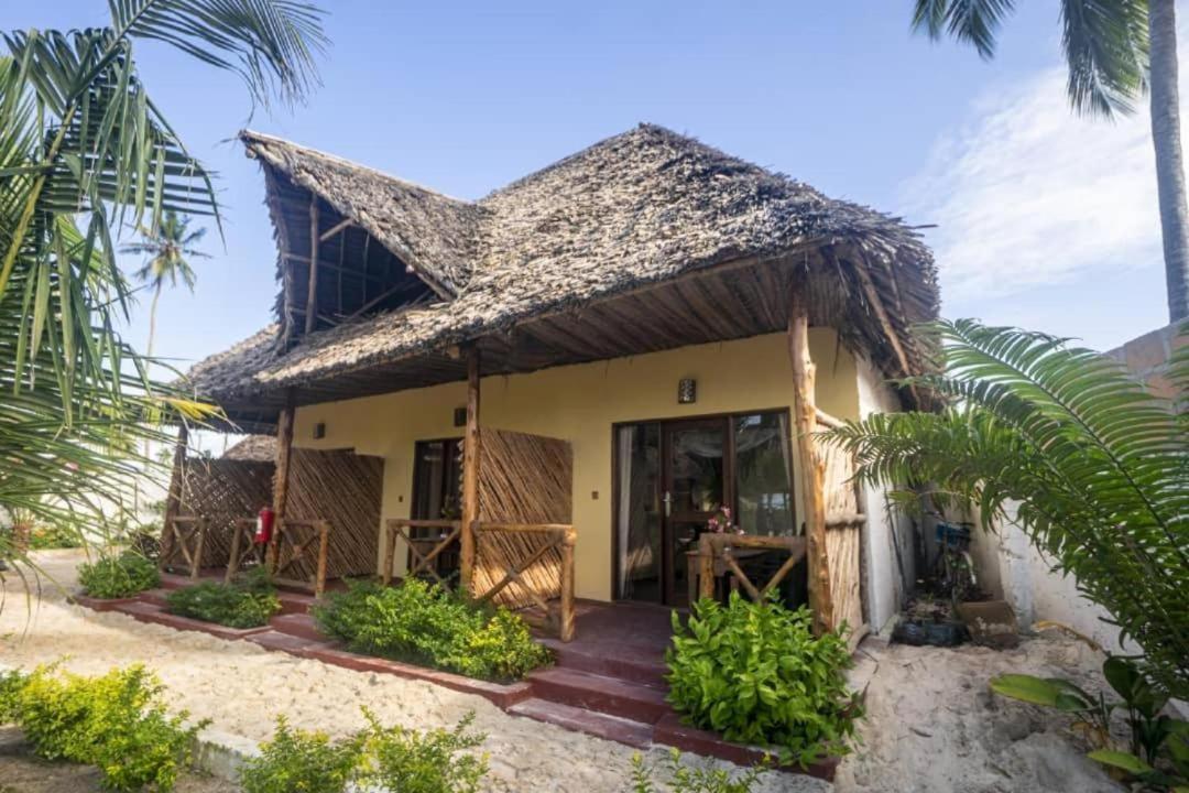 Amber Lodge Понгве Екстериор снимка