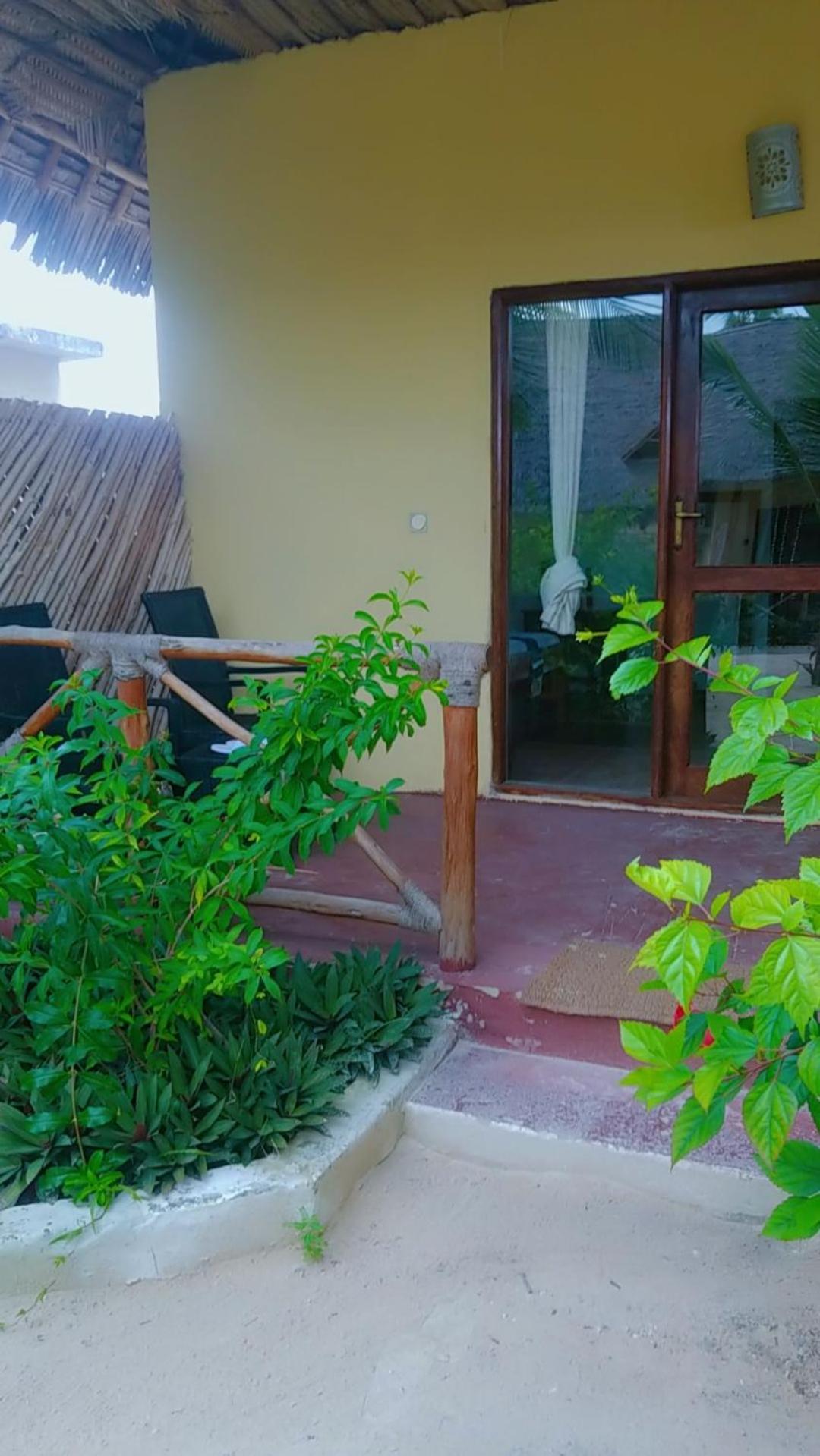Amber Lodge Понгве Екстериор снимка
