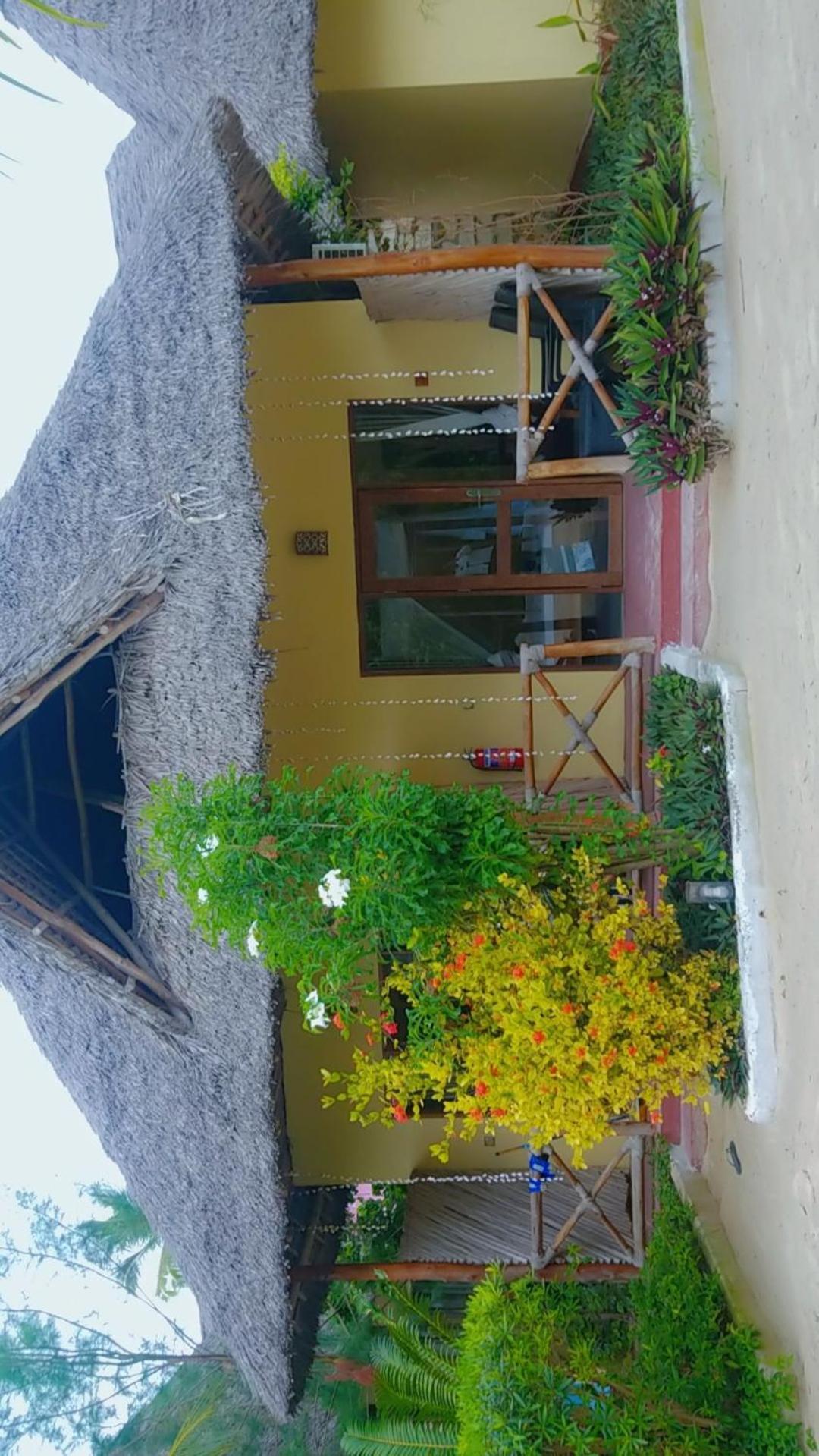 Amber Lodge Понгве Екстериор снимка
